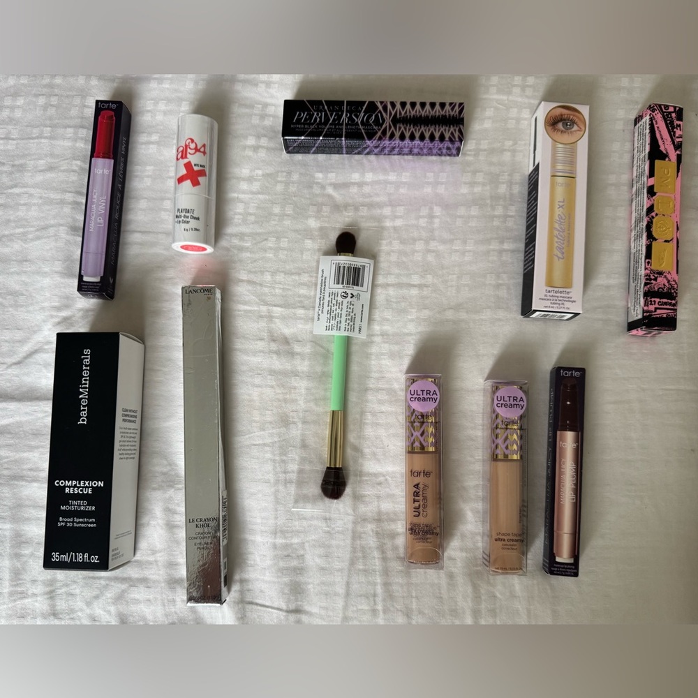 Glam box: 16 Makeup Must-Haves 💄🤩🎨 - Picture 2 of 2